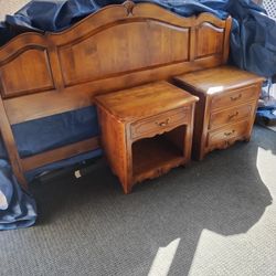 2 Nightstands From Ethan Allen Furniture 