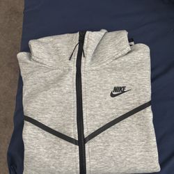 Nike Tech Fleece Zip Up Hoodie Size Medium In Men’s