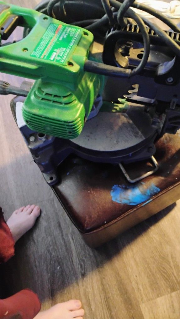 Hitachi 10 Compound Miter Saw