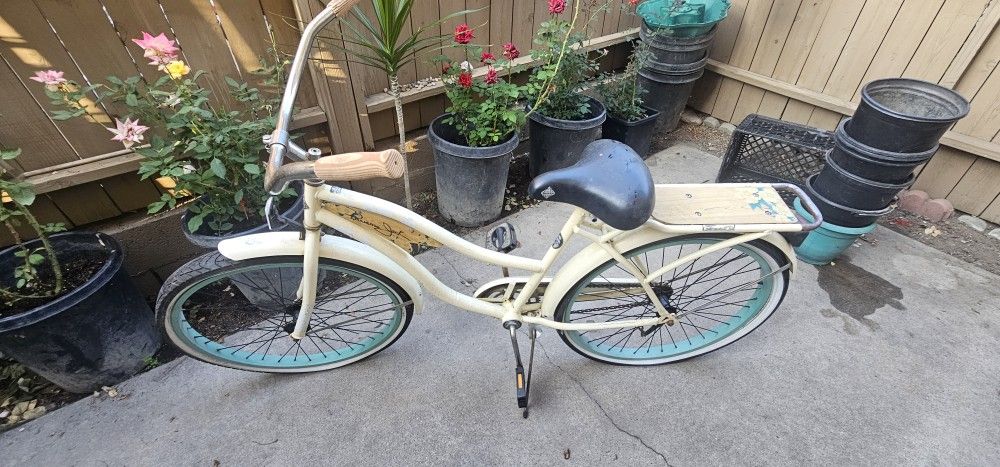 Used Bike Huffy Panama Jack 26-inch Beach Cruiser Bike for Women.