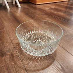 STUNNING Vintage ARCOROC FRANCE Clear Glass Large Fruit Bowl Serving Bowl with Starburst Pattern, good condtion
