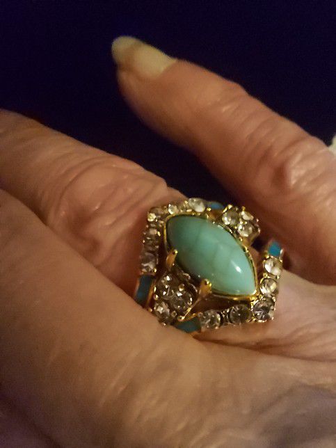  Beautiful Simulated Turquoise & CZ Ring With Ring Guards * Size 7 * Gold Tone Overlay