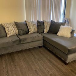 Santos Gray Sectional /couch /Living room set