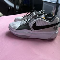 Ja Morant’s basketballs Shoes Size-4 In Kids