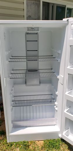 16 cu. ft. Upright Freezer with LED Lighting

Model: WZF34X16DW


