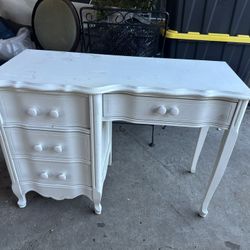 White Desk 