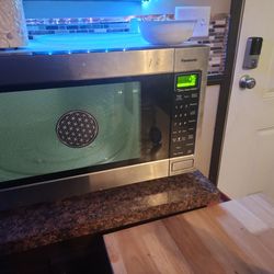 Panasonic Microwave 1250 Watts 