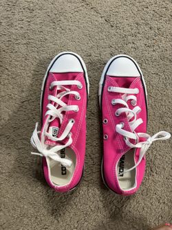 Womens Converse  Size 6. Brand New