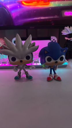 Sonic and silver Funko pop