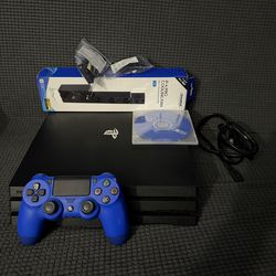 PS4 Pro – Games Installed + Extras