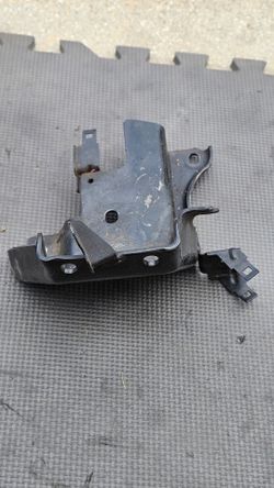 1999 (contact info removed) Honda CRV 17132-P6T-S01 inakte manifold bracket B20z2 engine