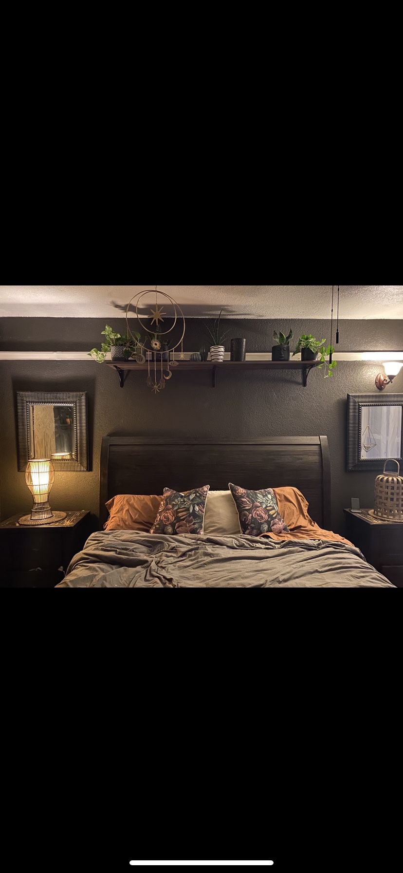 Cal King Bedroom Set!!! 2 Nightstands 1 Tall Dresser 1 Long Dresser W/mirror 