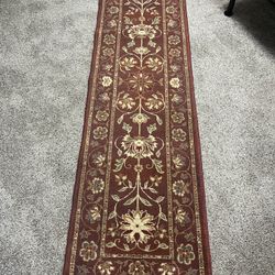 Beautiful Accented Flower Rug in Great Shape 