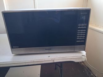 The Genius 1250 w  microwave