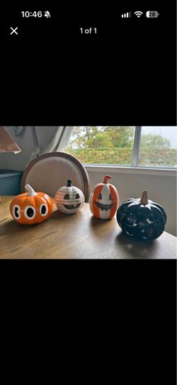 Halloween pumpkins set