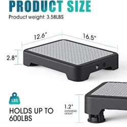 NEW IN BOX. Step stool For The Adults, Kids, Seniors , Pets.  Great 👍 Item To Have. Can Be Used Anywhere At Home. Knowing They Are Safe. Look 👀