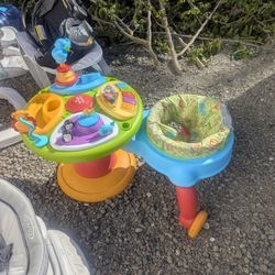 BRIGHT STARTS AROUND  WE GO ACTIVITY CENTER / ADJUSTABLE WALKER 