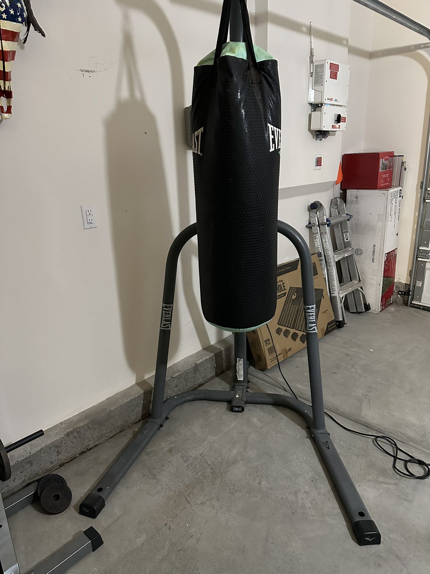 Everlast Punching Bag w Stand 