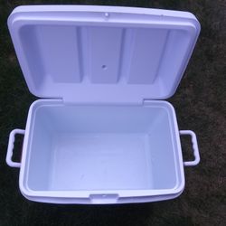 Rubbermaid Cooler