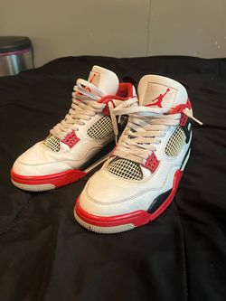 Air Jordan 4 Fire Red Sneakers