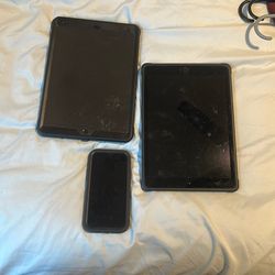 IPhone 14 & 2 Apple Tablets Different Gens