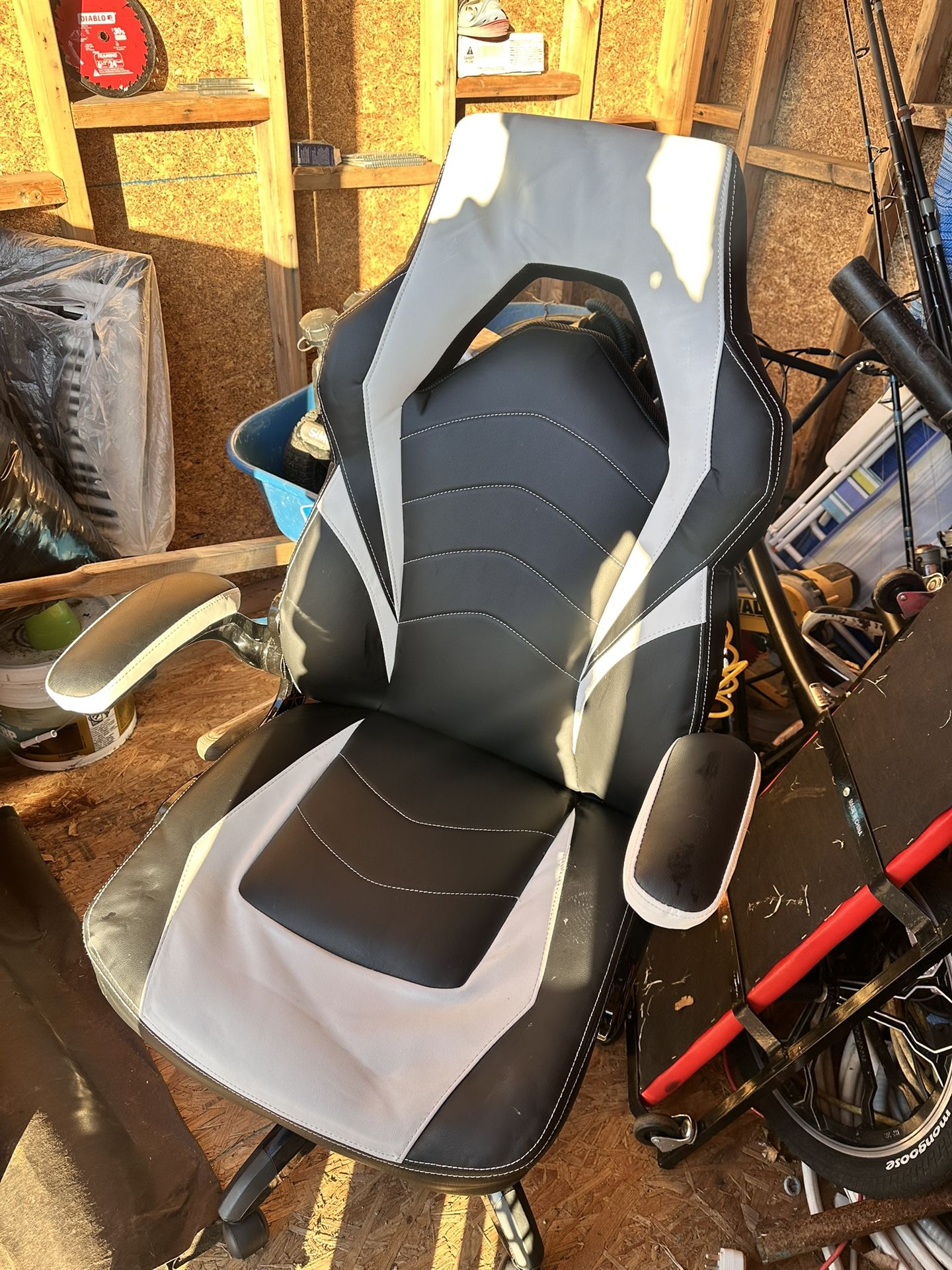 Gaming Chair I Only Usted It For A Month And It’s Been In Storage For A While Now 