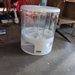 Prime 360 Rotating Food Dispenser