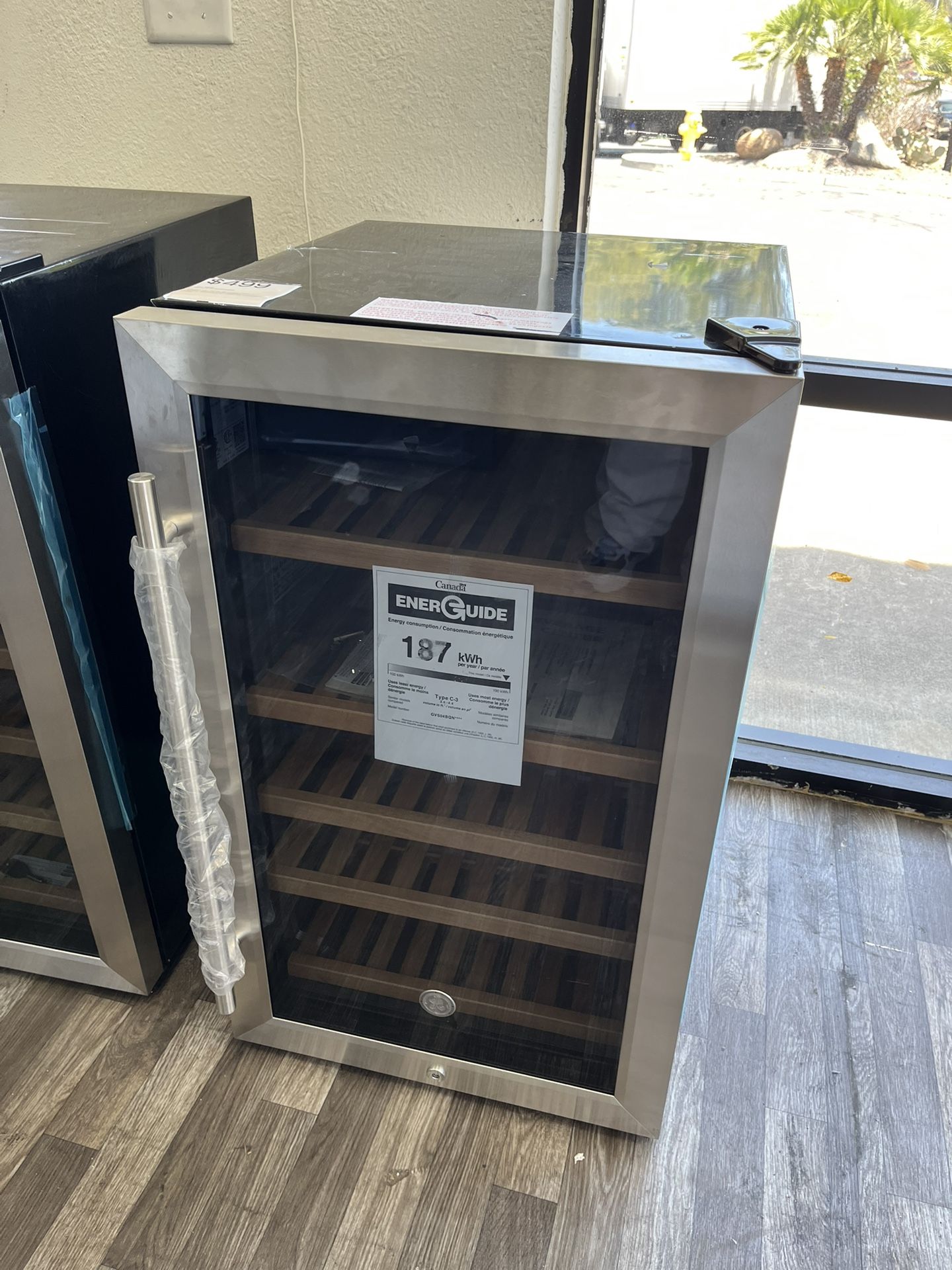 $499 Limited Quantity Available, 31 Bottle, 125 Can Beverage Cooler, Open Box, One Yr Warranty