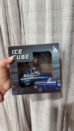 Ice cube bobble head 2026
