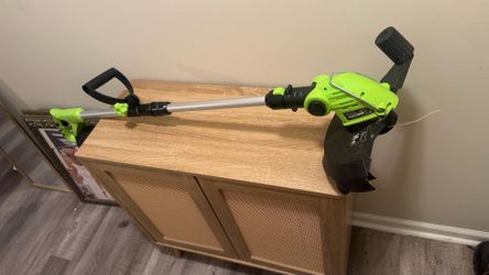 Wireless lead whacker includes rechargeable, battery, and base