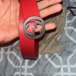 Gucci Interlocking Belt Buckle Red 