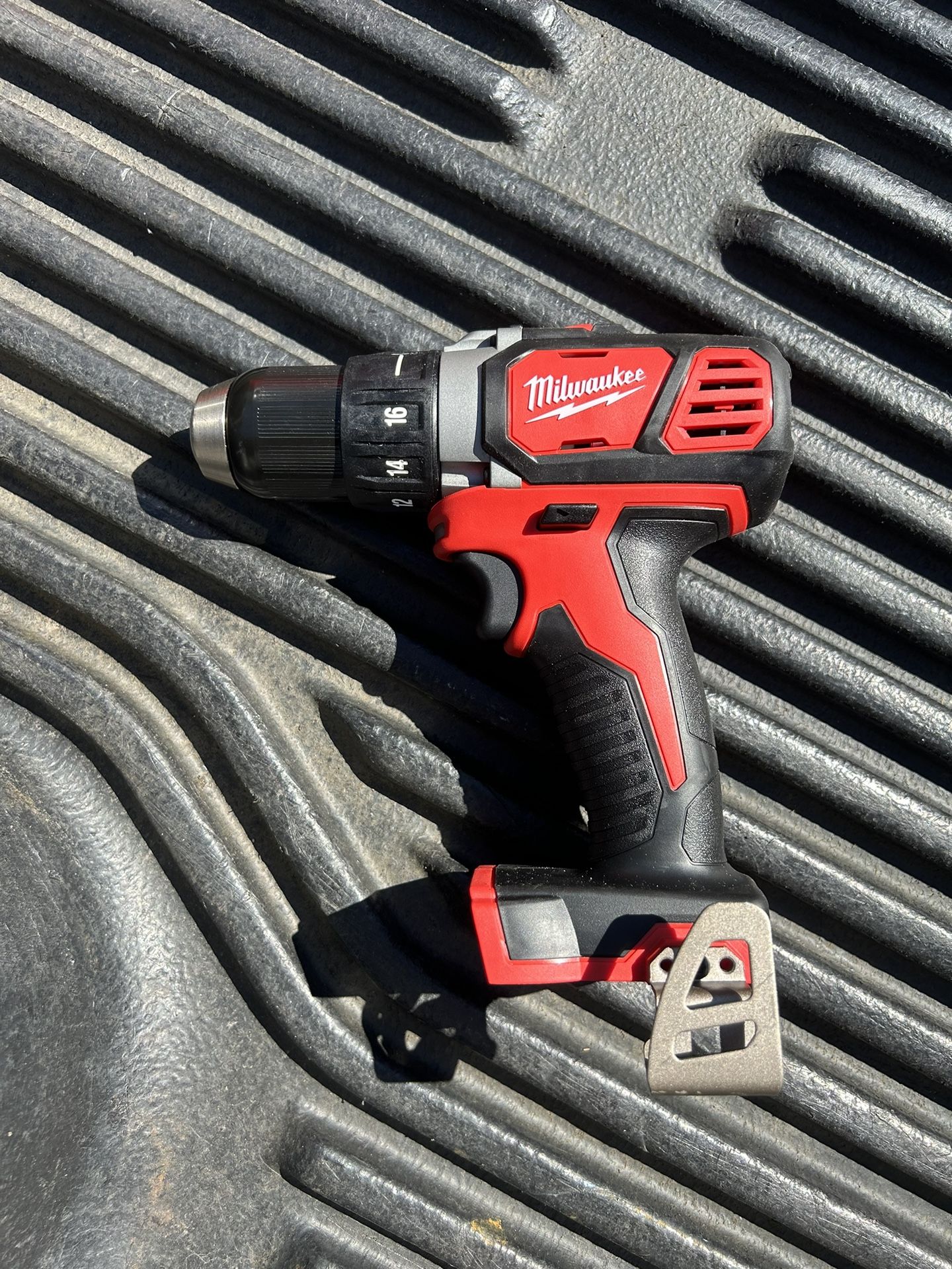 M18 18V Lithium-Ion Brushless Cordless 1/2 in. Compact Drill/Driver (Tool-Only)