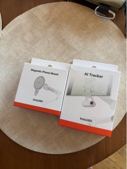 Insta 360 Flow Gimbal Ai Tracker and Phone Mount (never opened)