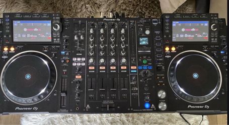 Pioneer pro DJ setup