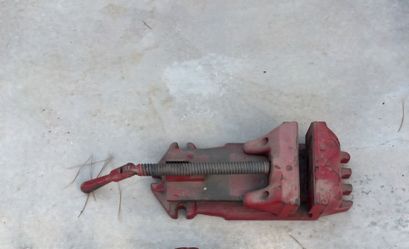 Cardinal Bench Vise