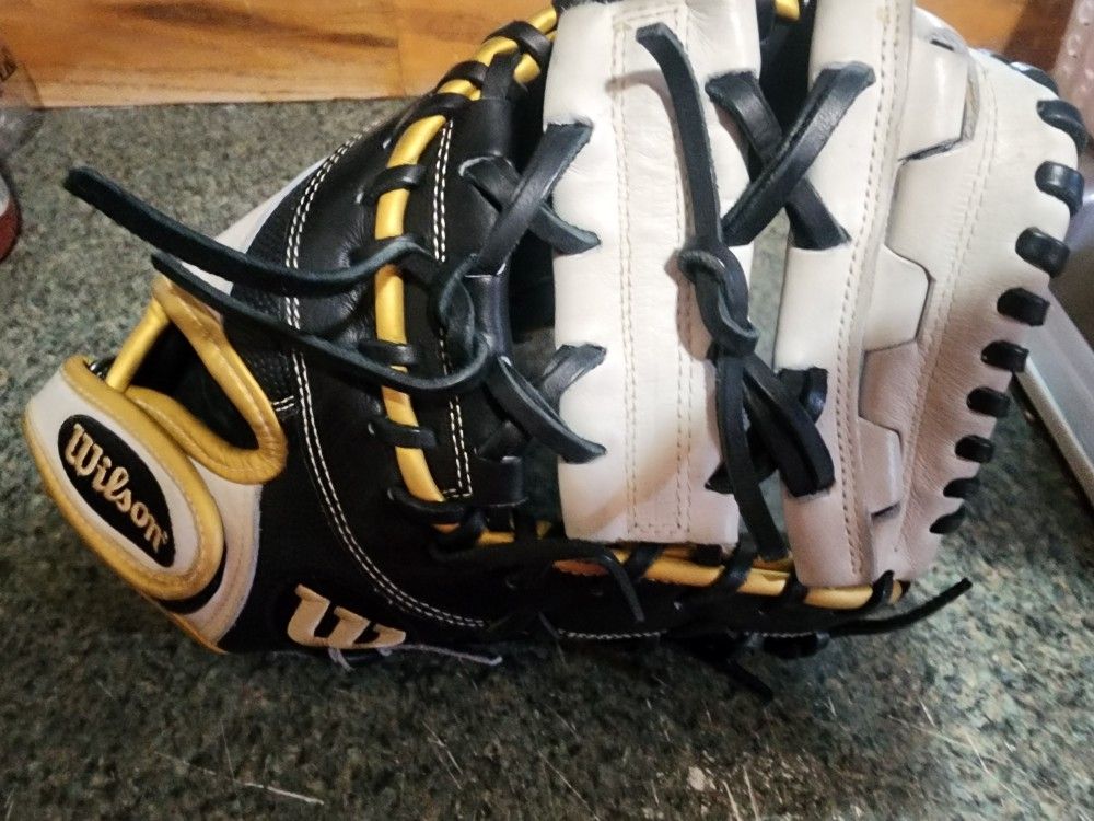 FIRST BASE GLOVE WILSON