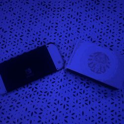 Nintendo Switch OLED Zelda Edition Bundle – 256GB + TOTK – Excellent Condition 