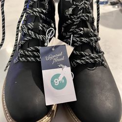 Woman’s Boots Size 9 1/2