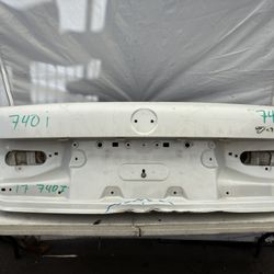 2017 BMW 740i Trunk 