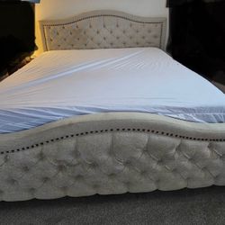 King-size Platform Bed