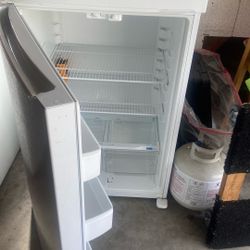 Frigidaire Refrigerator 