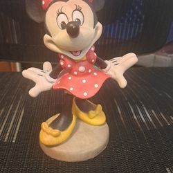 Figurine Minnie Mouse Highly  COLLECTABLE 