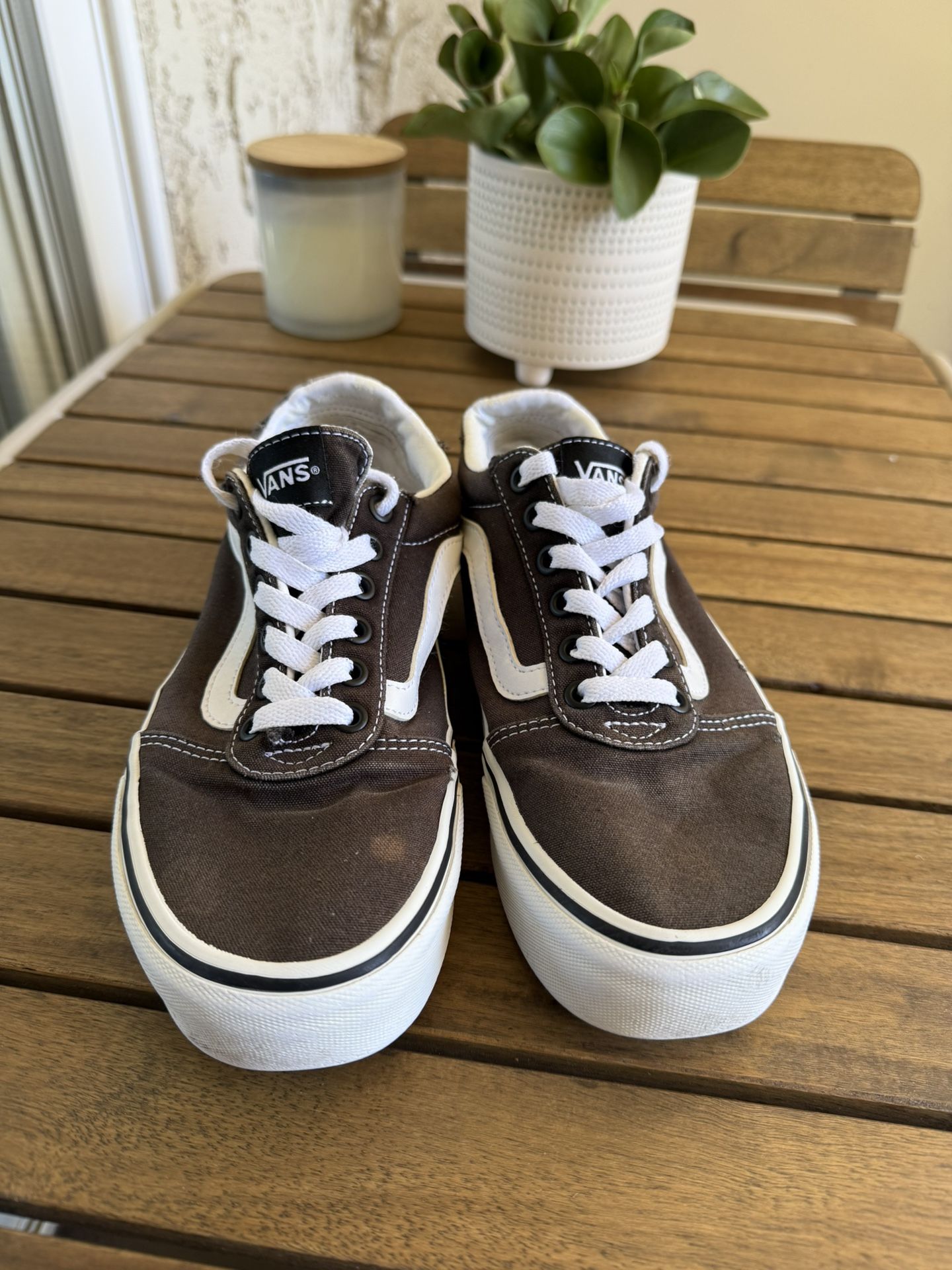 Women’s Vans Shoes – Size 8