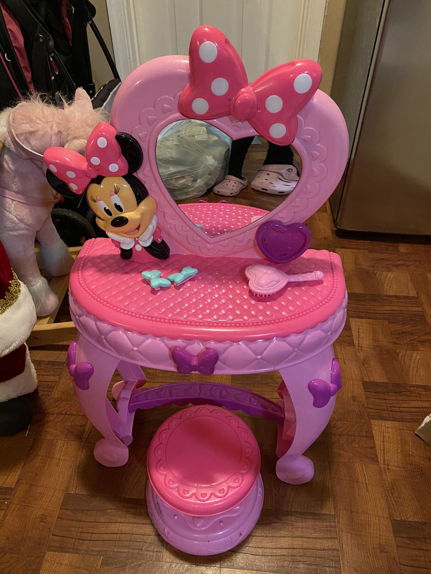 Minnie Mouse Bowdazzling Vanity