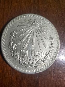 1924 Un Peso "Escudo" .72 silver