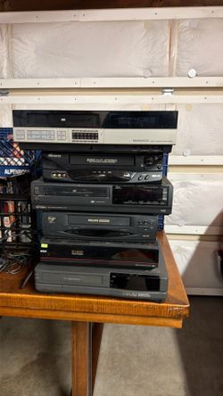 Lot of 6 VCRs
