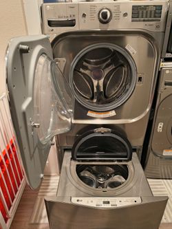 Washer/Dryer and Pedestal