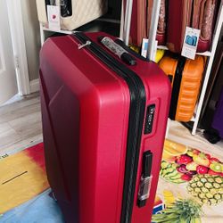 NEW 28” Red Hardshell Luggage – $40 FIRM ❤️  📍 South Durango & 215 — near IKEA 📏 18.9” × 11” × 29.5” overall 🧳 Spinner wheels + TSA lock + telescop