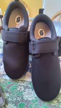 New black shoes Size 9m Dr  comfort Velcro straps