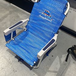 TOMMY BAHAMA BEACH CHAIR/BACKPACK